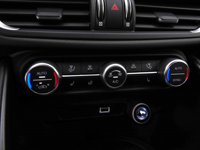 ALFAROMEO_ALFAROMEO_GIULIA_2548616_15.jpg