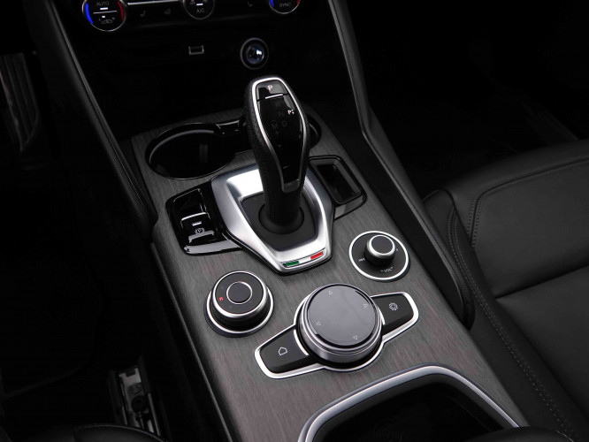 ALFAROMEO_ALFAROMEO_GIULIA_2548616_16.jpg