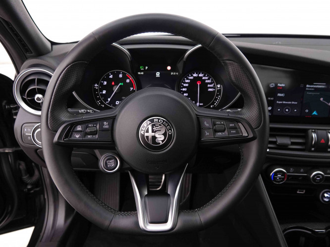 ALFAROMEO_ALFAROMEO_GIULIA_2548616_9.jpg