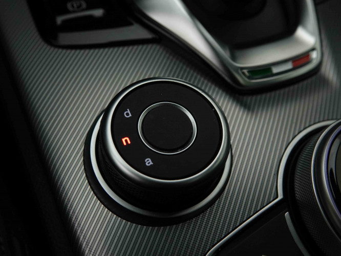 ALFAROMEO_ALFAROMEO_STELVIO_2653880_16.jpg