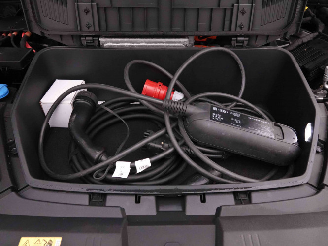 AUDI_AUDI_E_TRON_2652529_27.jpg