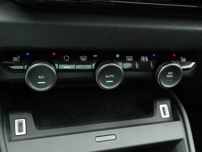 CITROEN_CITROEN_C4 X_2654375_15.jpg CITROEN_CITROEN_C4 X_2654375_15.jpg