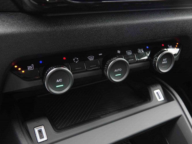 CITROEN_CITROEN_C4_2549642_15.jpg CITROEN_CITROEN_C4_2549642_15.jpg