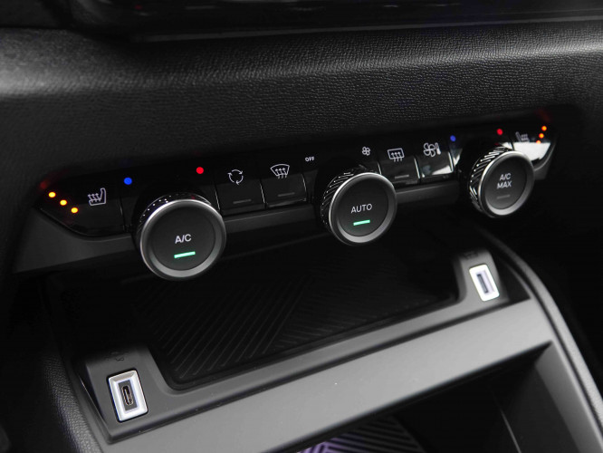 CITROEN_CITROEN_C4_2549646_15.jpg CITROEN_CITROEN_C4_2549646_15.jpg