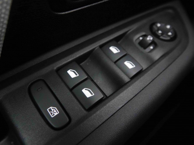 CITROEN_CITROEN_C4_2652045_19.jpg CITROEN_CITROEN_C4_2652045_19.jpg