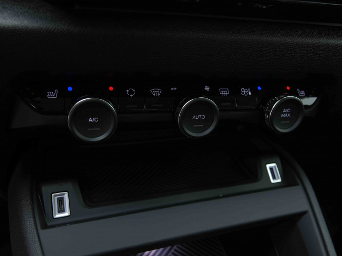 CITROEN_CITROEN_C4_2654661_13.jpg CITROEN_CITROEN_C4_2654661_13.jpg