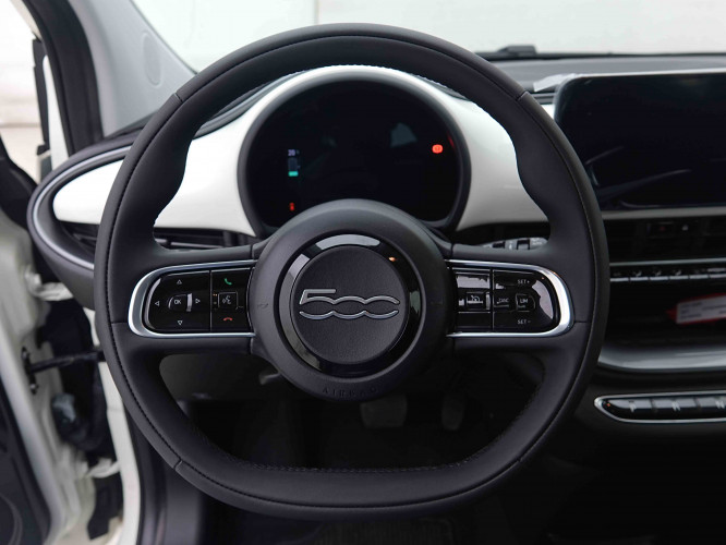 FIAT_FIAT_500E_2655006_8.jpg