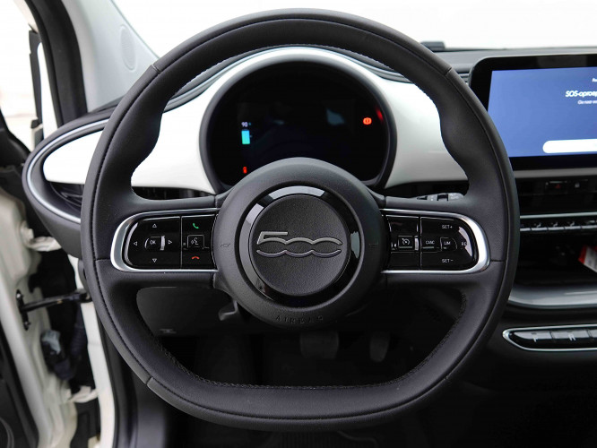 FIAT_FIAT_500E_2655019_8.jpg FIAT_FIAT_500E_2655019_8.jpg