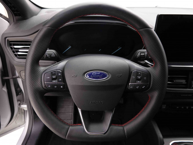 FORD_FORD_FOCUS_2551154_8.jpg