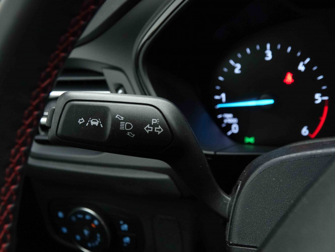 FORD_FORD_FOCUS_2652996_16.jpg