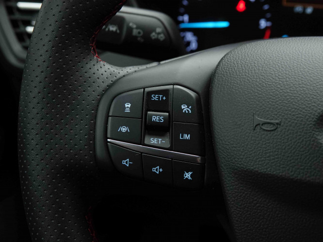 FORD_FORD_FOCUS_2652996_18.jpg