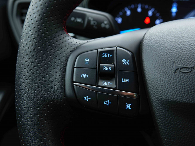 FORD_FORD_FOCUS_2654319_16.jpg
