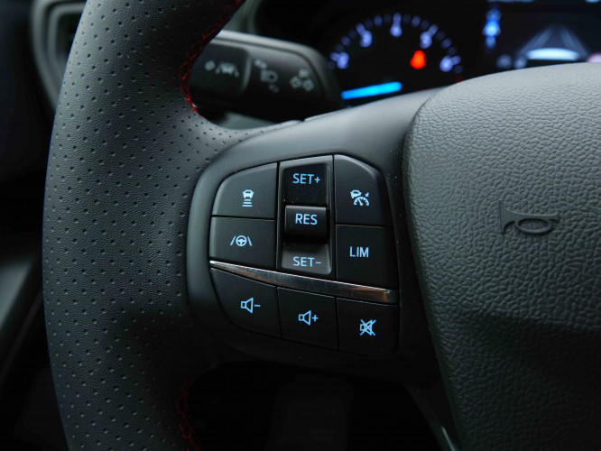 FORD_FORD_FOCUS_2654326_16.jpg