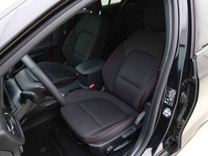 FORD_FORD_FOCUS_2654326_6.jpg