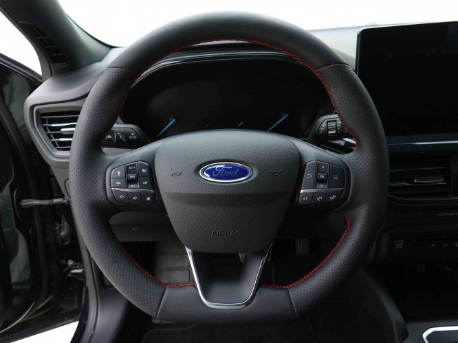 FORD_FORD_FOCUS_2654326_8.jpg
