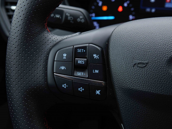 FORD_FORD_FOCUS_2654356_16.jpg