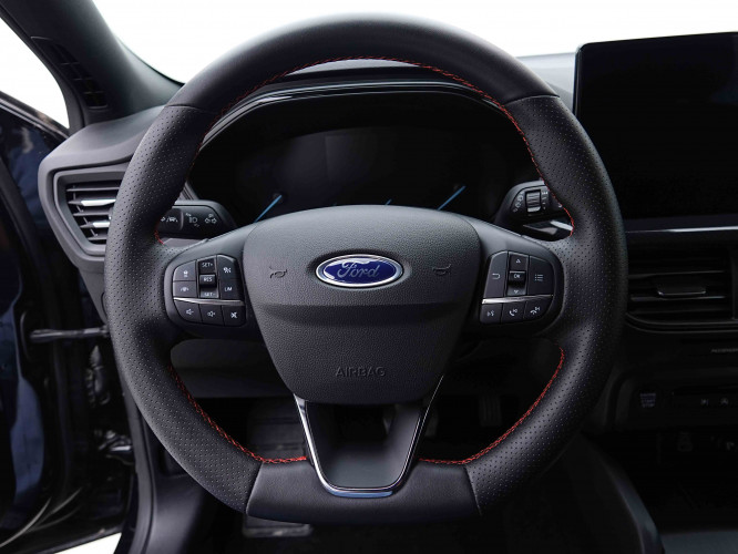 FORD_FORD_FOCUS_2654356_8.jpg
