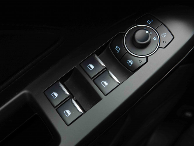 FORD_FORD_FOCUS_2654357_19.jpg