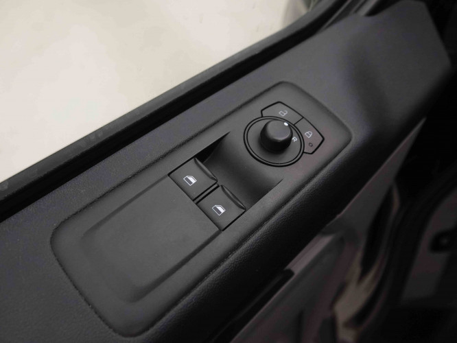FORD_FORD_TRANSITCUS_2549629_21.jpg