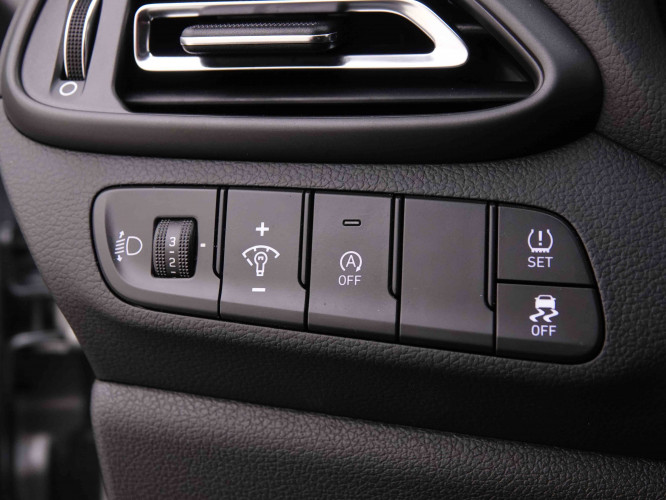 HYUNDAI_HYUNDAI_I30_2548966_8.jpg