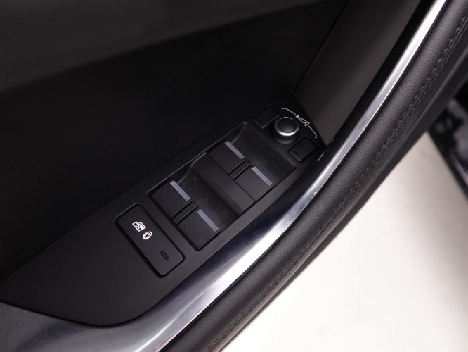 JAGUAR_JAGUAR_XE_2341558_21.jpg