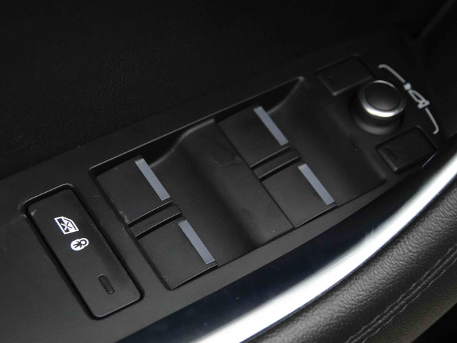 JAGUAR_JAGUAR_XE_2341558_24.jpg JAGUAR_JAGUAR_XE_2341558_24.jpg