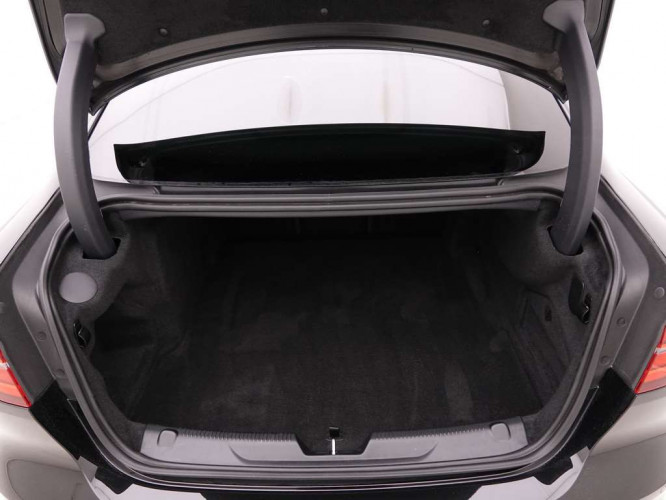 JAGUAR_JAGUAR_XE_2341558_5.jpg