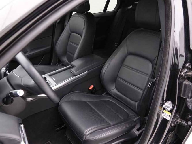 JAGUAR_JAGUAR_XE_2341558_7.jpg