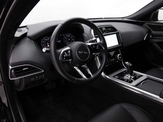 JAGUAR_JAGUAR_XE_2341558_8.jpg