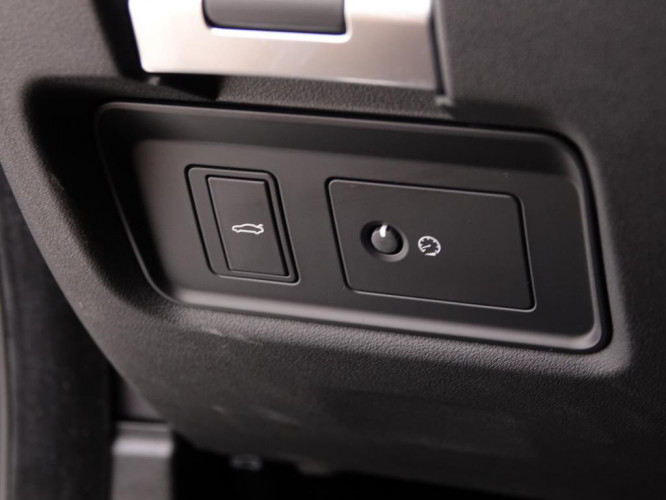 JAGUAR_JAGUAR_XE_2341558_9.jpg
