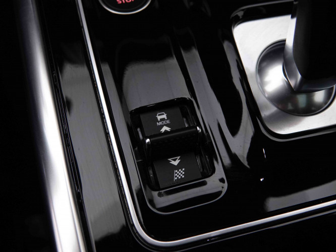 JAGUAR_JAGUAR_XE_2547591_16.jpg