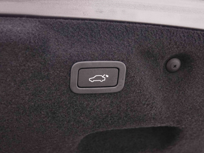 JAGUAR_JAGUAR_XE_2547591_6.jpg