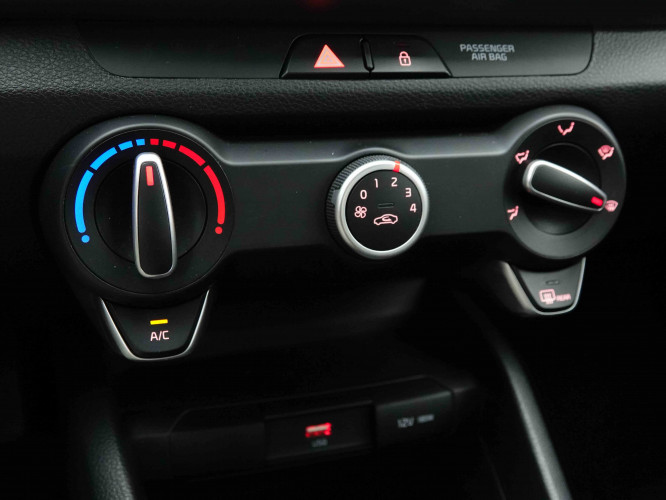 KIA_KIA_STONIC_2654002_12.jpg