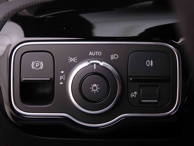 MERCEDES_MERCEDES_CLA_2548339_9.jpg