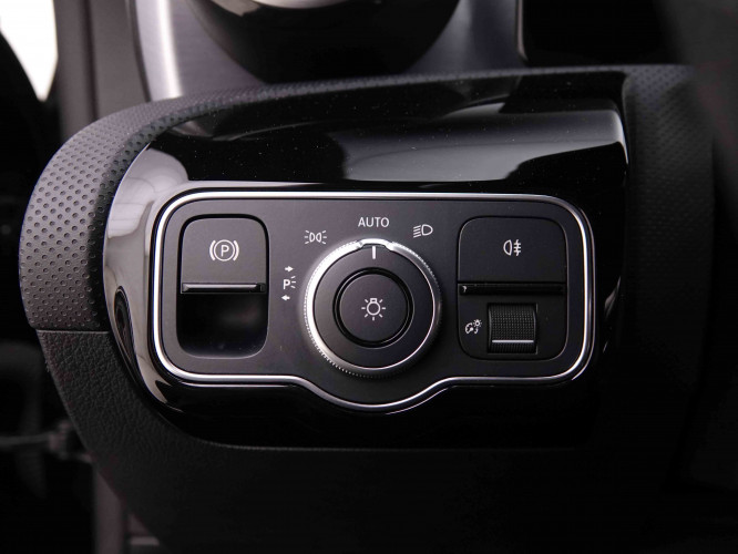 MERCEDES_MERCEDES_CLA_2548697_8.jpg