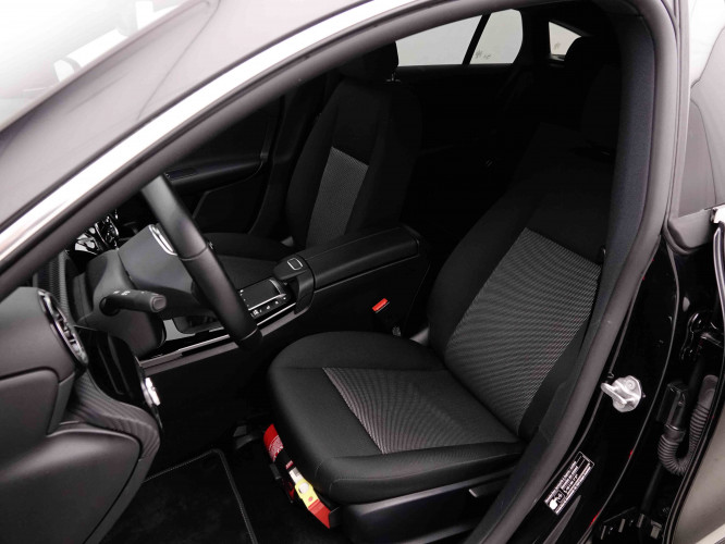 MERCEDES_MERCEDES_CLA_2653283_6.jpg