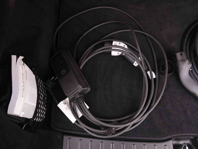 MERCEDES_MERCEDES_EQA_2547990_6.jpg