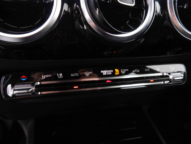 MERCEDES_MERCEDES_GLA_2548578_16.jpg