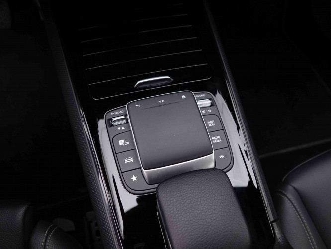 MERCEDES_MERCEDES_GLA_2548578_17.jpg
