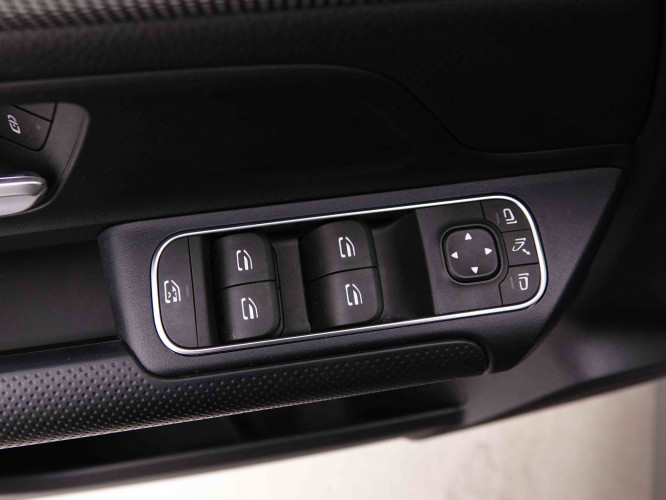 MERCEDES_MERCEDES_GLA_2548578_22.jpg