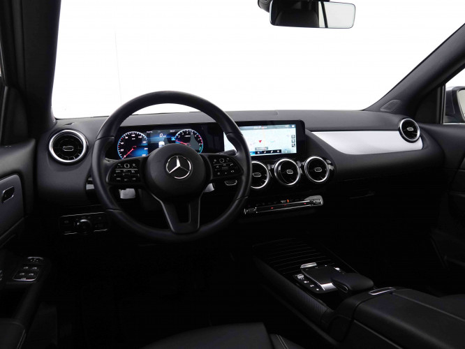 MERCEDES_MERCEDES_GLA_2548578_8.jpg