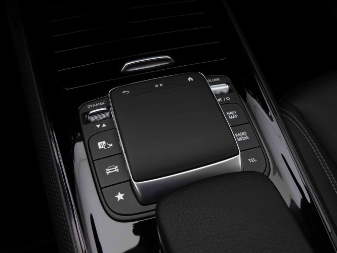 MERCEDES_MERCEDES_GLA_2549768_16.jpg