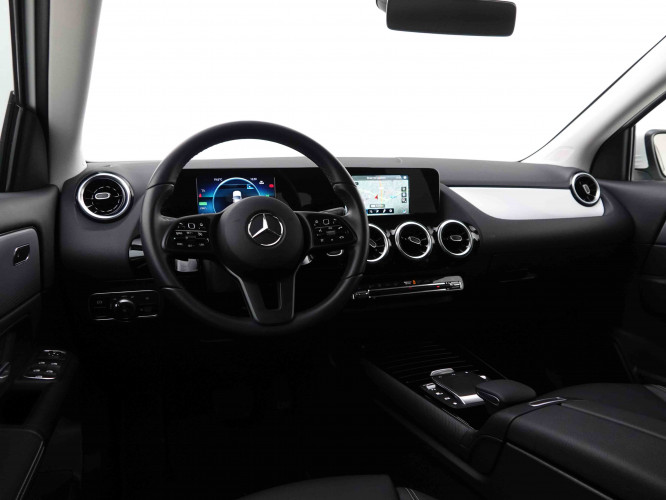 MERCEDES_MERCEDES_GLA_2549768_8.jpg