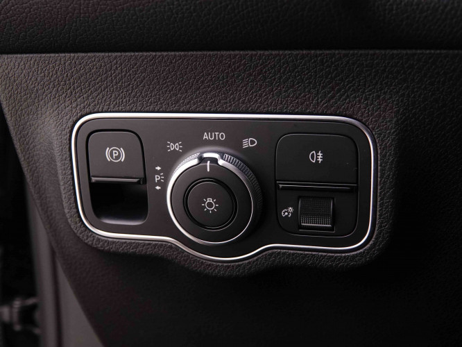 MERCEDES_MERCEDES_GLB_2548381_9.jpg