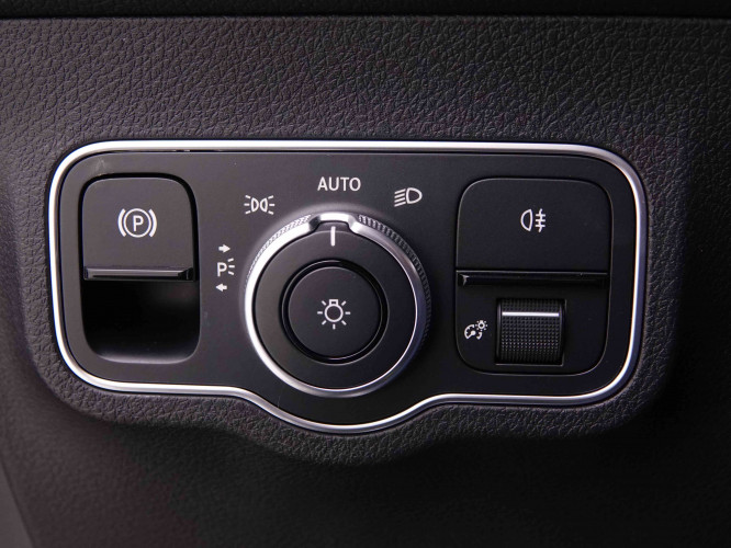 MERCEDES_MERCEDES_GLB_2549326_10.jpg