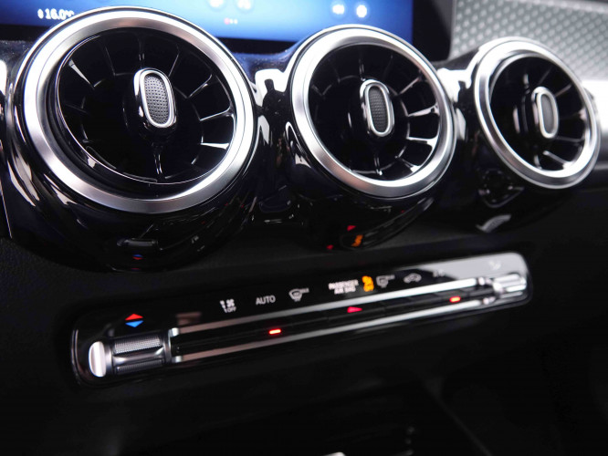 MERCEDES_MERCEDES_GLB_2549326_16.jpg