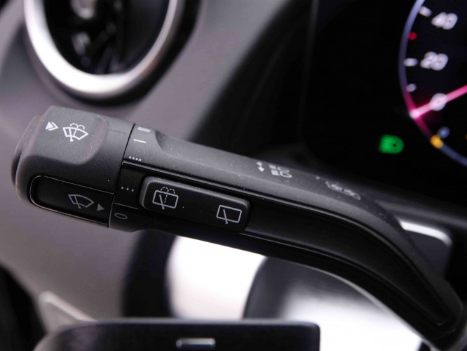 MERCEDES_MERCEDES_GLB_2549326_18.jpg