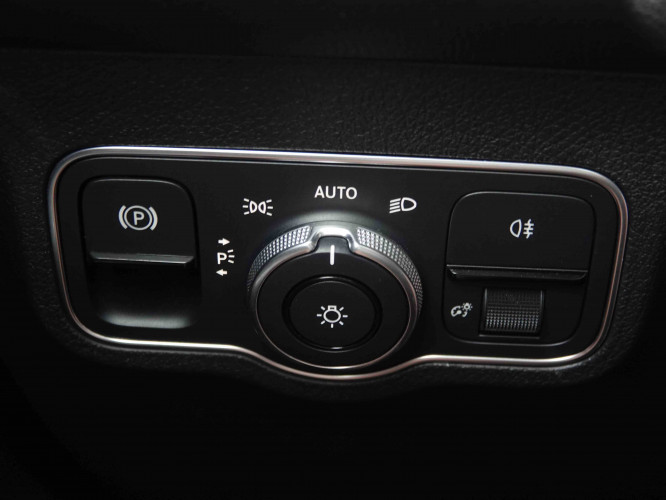 MERCEDES_MERCEDES_GLB_2549454_10.jpg