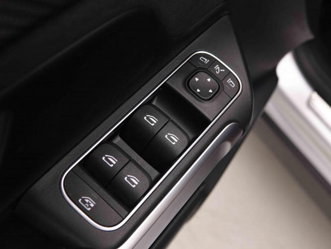 MERCEDES_MERCEDES_GLB_2549454_25.jpg