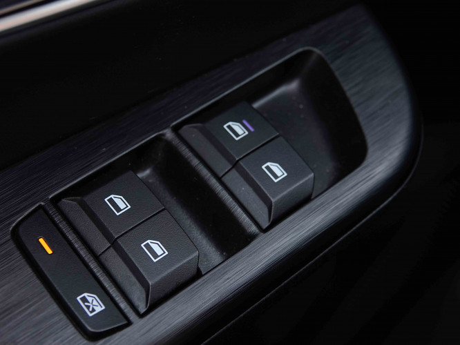 MG_MG_ZS_2655243_17.jpg MG_MG_ZS_2655243_17.jpg